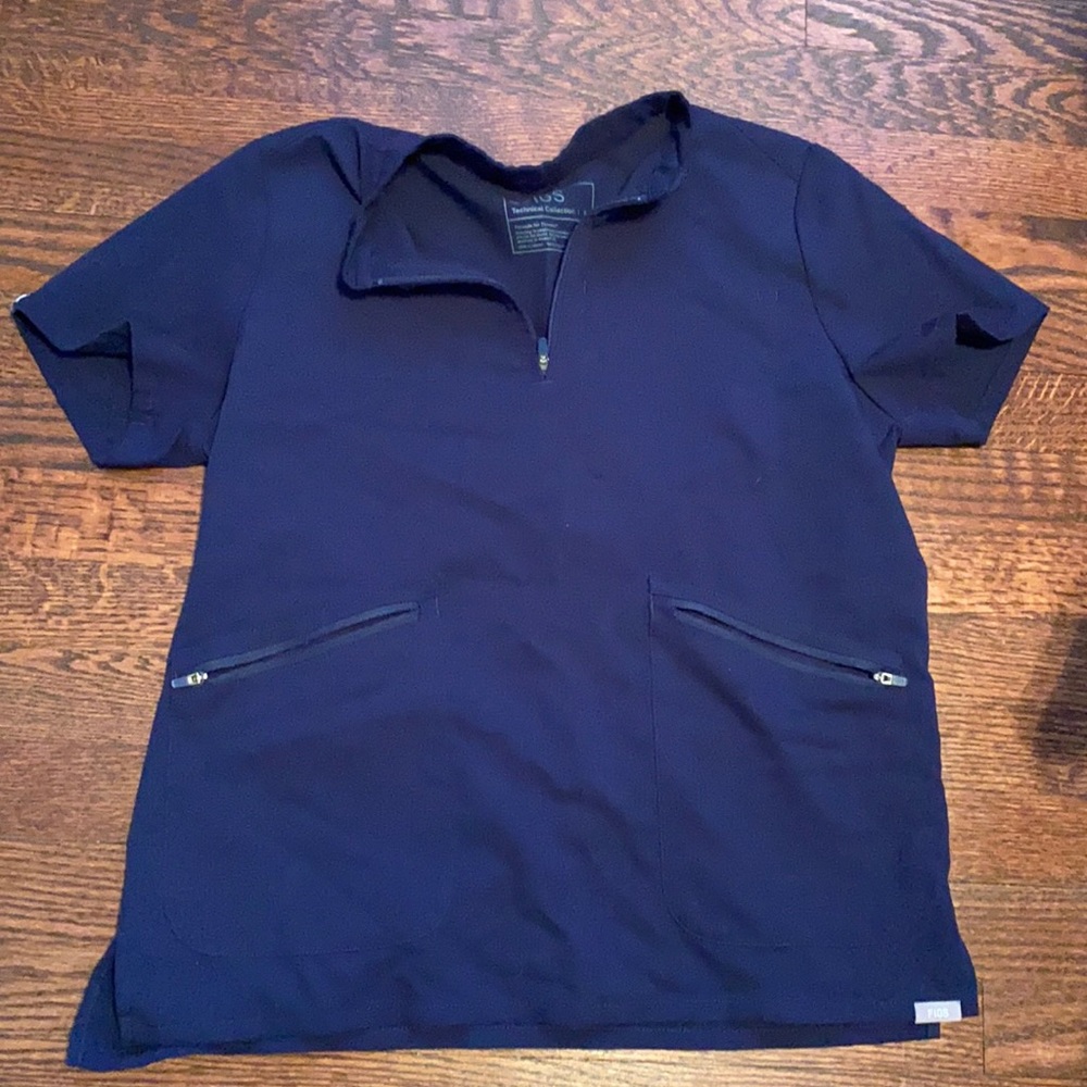 Figs scrub top